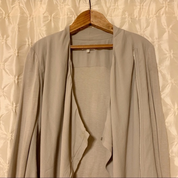 Babaton Gray Drape Front Asymmetrical Zip Lightweight Jacket - Picture 2 of 14